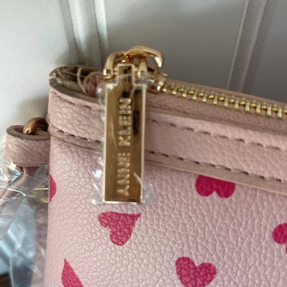 NWT Anne Klein Pink Heart Pattern Wristlet